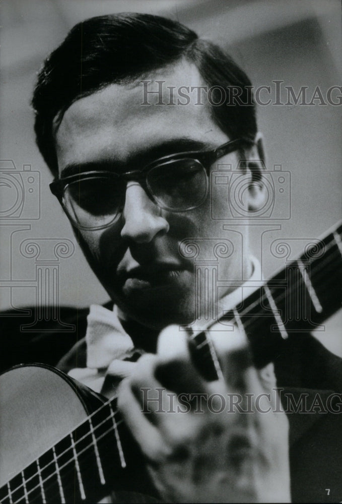 1968, Guitarist John Williams - RRU43699 - Historic Images