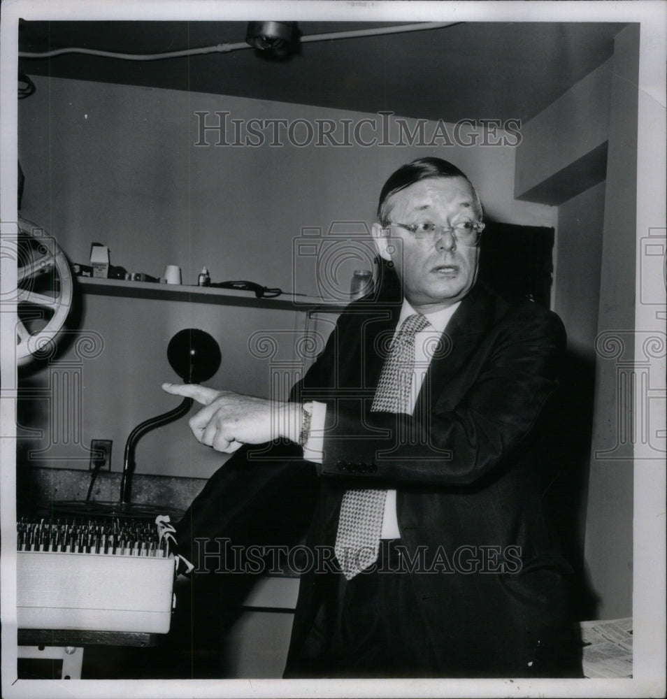 1972 Press Photo Sir John Pope-Hennesy Museum Director - Historic Images