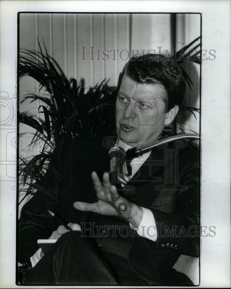 1985 Press Photo Byron Oliver Bus Executive - Historic Images