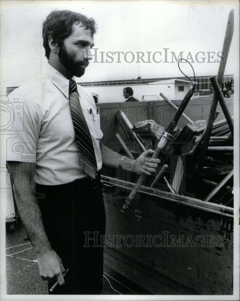 1981 Press Photo Jim Pogats Assistant Warden - Historic Images