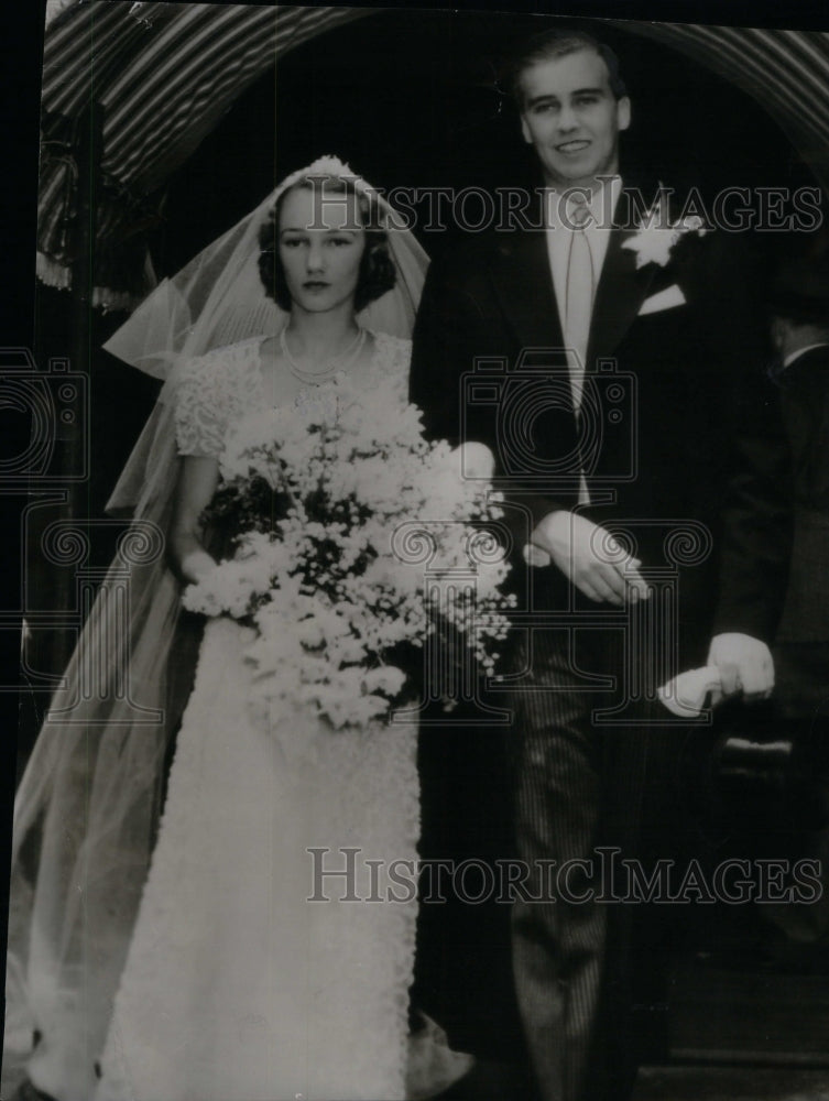 1938, John Roosevelt and bride. - RRU44005 - Historic Images