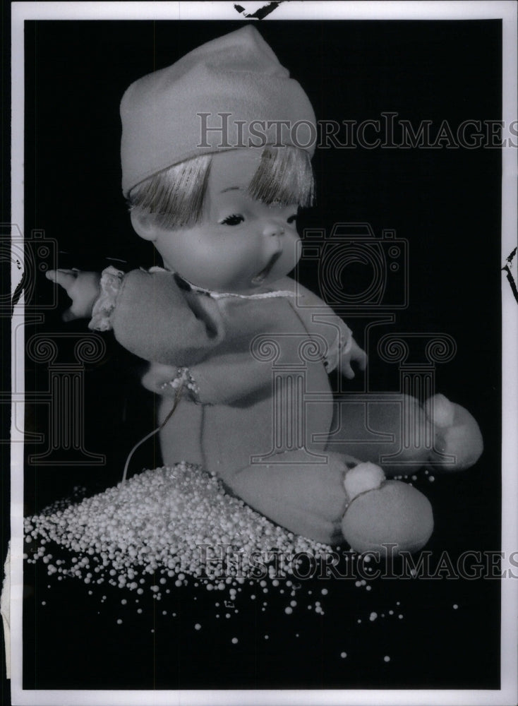 1971 Press Photo Toys showcase playing article kid Doll - RRU44205 - Historic Images