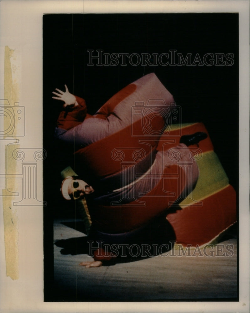 1992 Fred Garbo Garver Juggler Inflatable - Historic Images