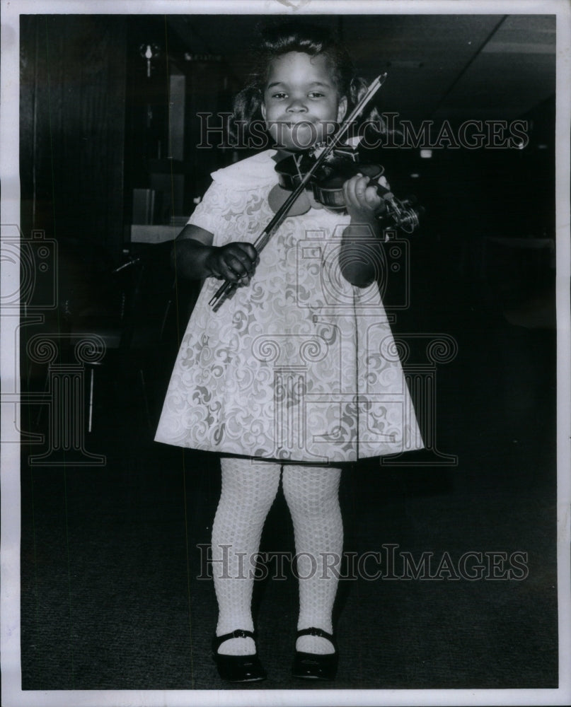 1970 Press Photo Karcen Tyler, violinist - RRU44641 - Historic Images