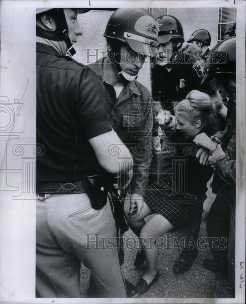 1968, Pickets Michigan Ann Arbor Police - RRU44695 - Historic Images