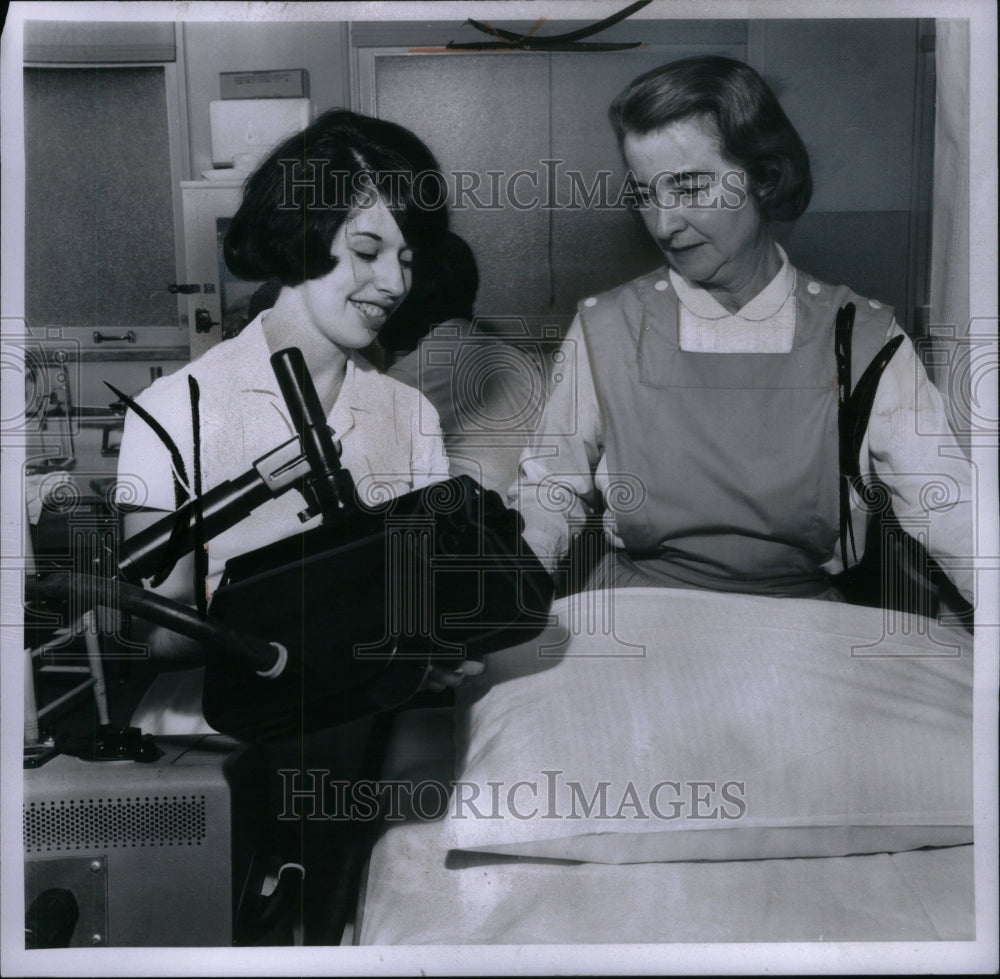 1966 Press Photo Detroit Hospital Fern Cagan Leonard B - RRU45123 - Historic Images