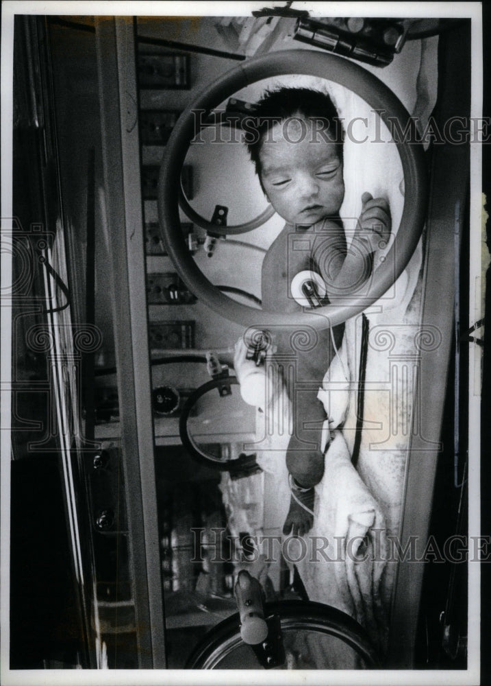 1980, Children Neonatal ward Ford hospital - RRU45153 - Historic Images