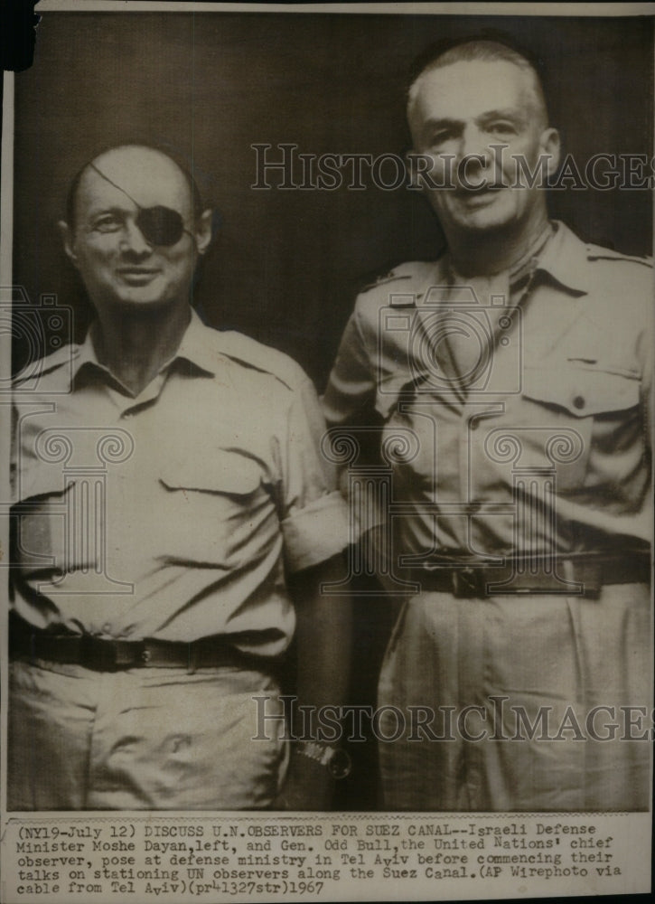 1967, Israeli Defense Minister Moshe Dayan - RRU45539 - Historic Images