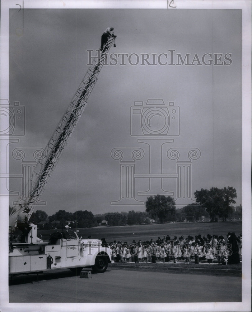 1959 Picture Shows Floyd McCall Assignment - Historic Images