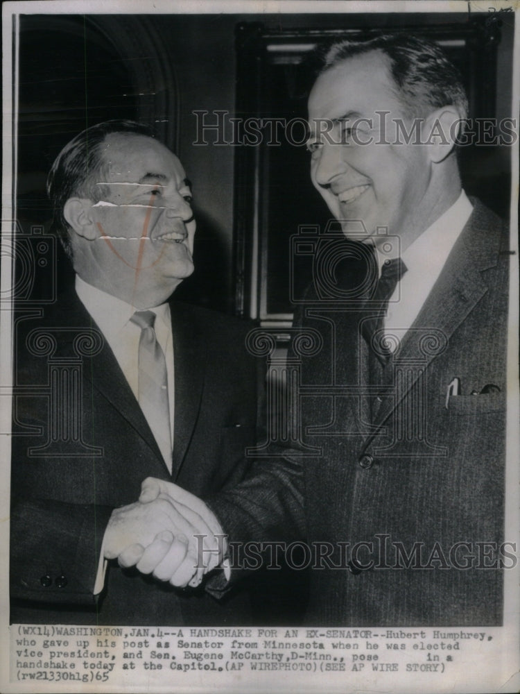 1966 A Handshake For An Ex-Senator - Historic Images