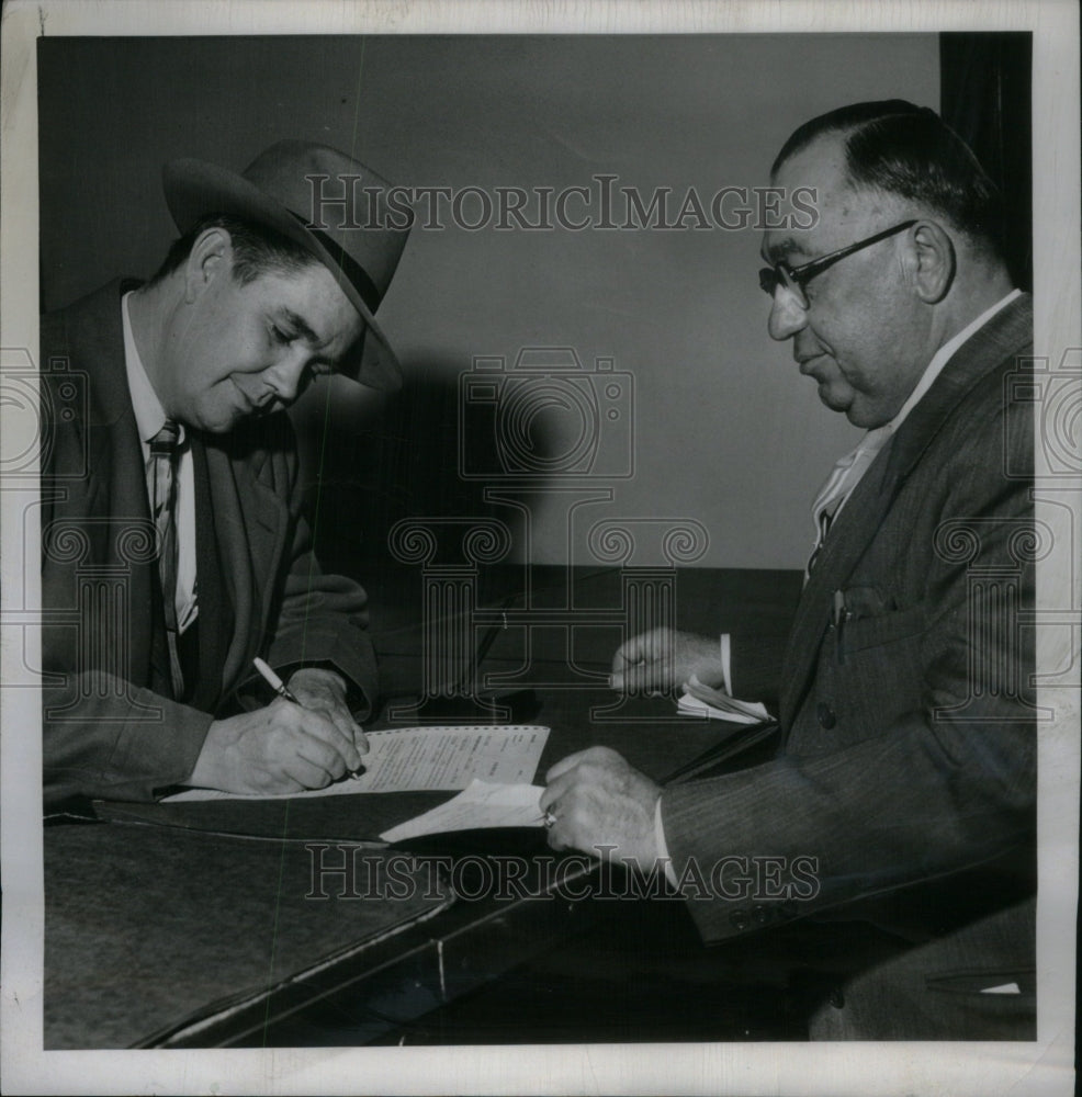 1951 McCarthy posts Bond Former accountant - Historic Images