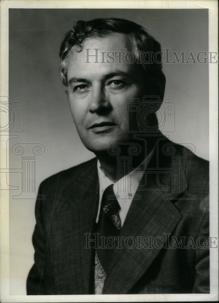 1976 Press Photo Eugene McClain Underwriter Adjusting - Historic Images