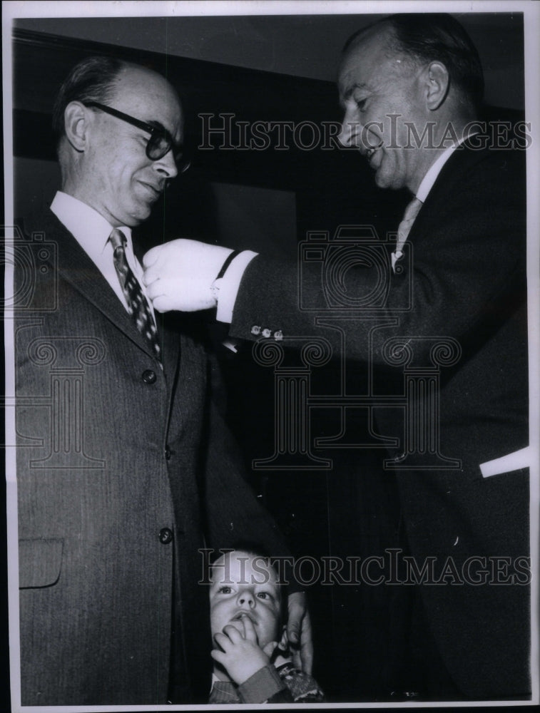 1961 Press Photo Dads Honor Bores Robert S McCollum Son - Historic Images