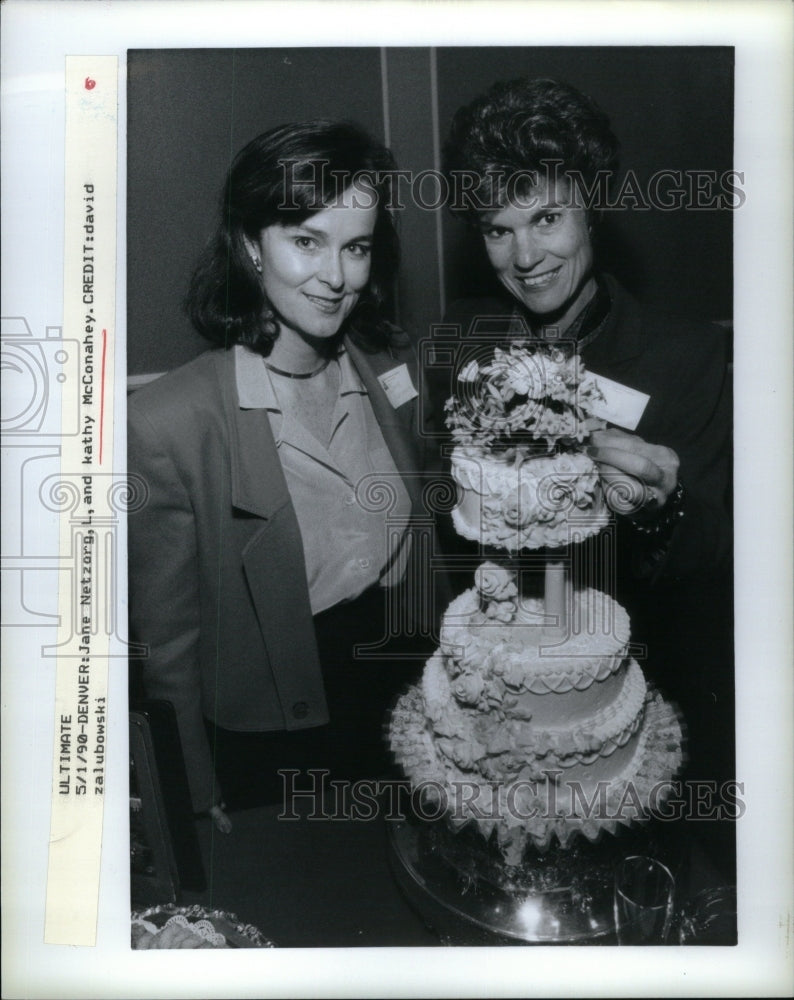 1990Jane Netzorg and Kathy Mc Conahey Cake - Historic Images