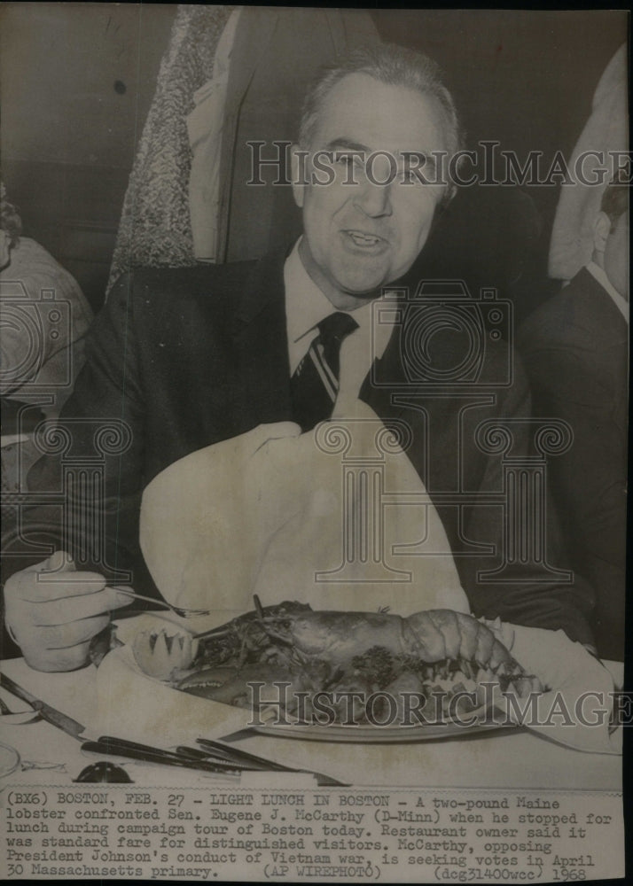 1968 Press Photo Sen Eugene McCarthy Boston Tour Food - RRU47201 - Historic Images