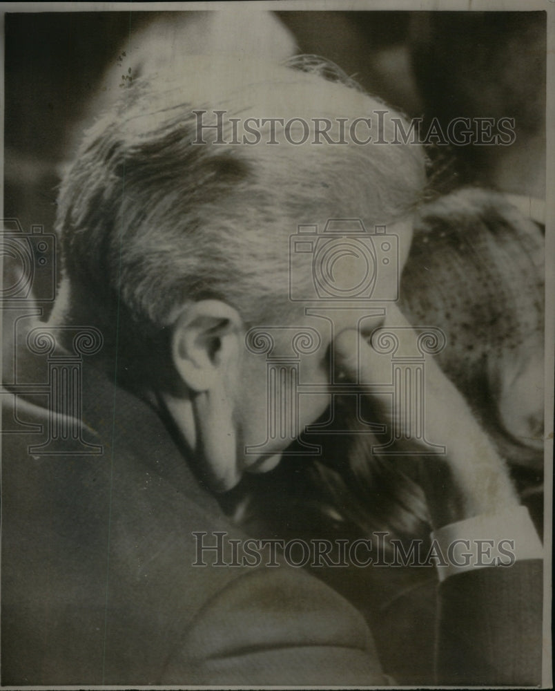 1968 Press Photo Sen Eugene McCarthy Bows Humphery Much - Historic Images