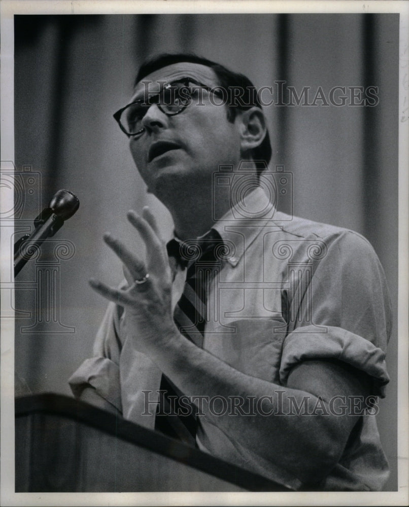 1969 Press Photo Richard McCarthy Warfare Program - RRU47531 - Historic Images