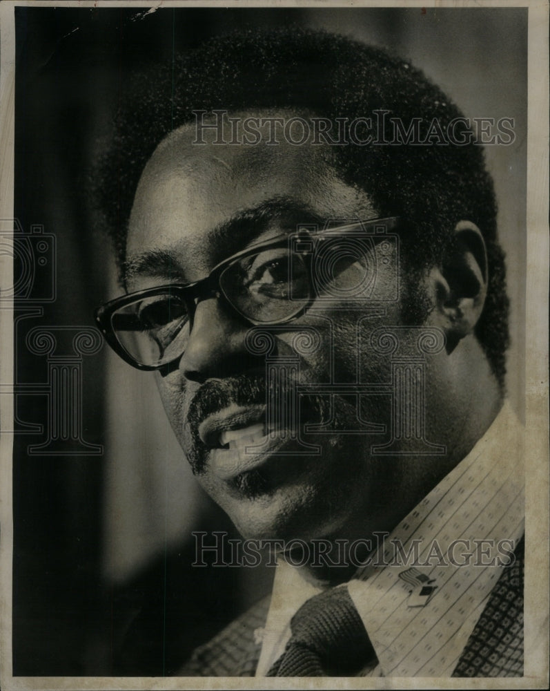 1976 PHILLIP E. MCCLENDON MINISTER - Historic Images