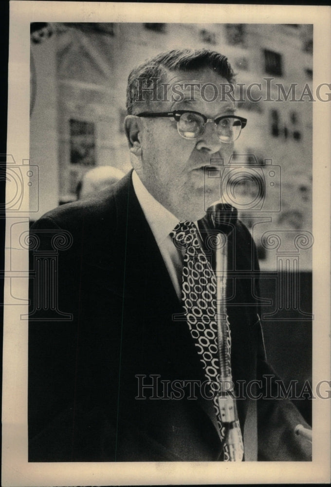 1977 Press Photo Charles R Buxton,Library - RRU47775 - Historic Images