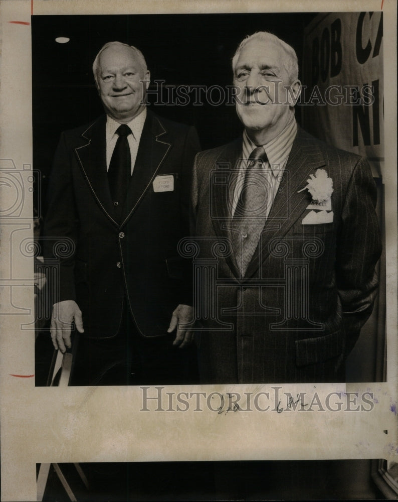 1971, New Safeway chief honoring retiring VP - RRU48017 - Historic Images