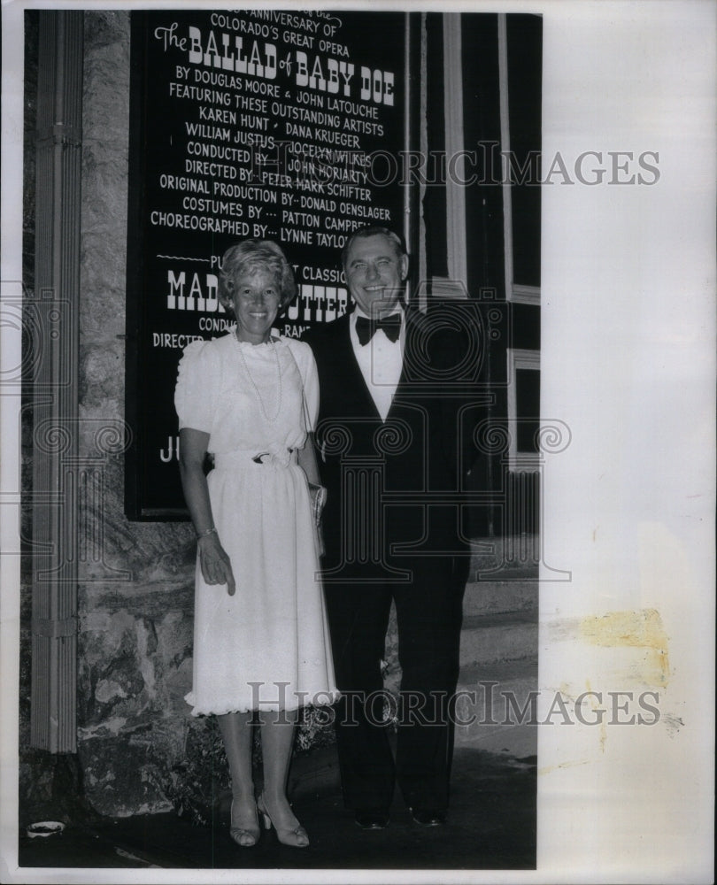 1981 Press Photo Robert Danos with wife,Denver Society - RRU48103 - Historic Images