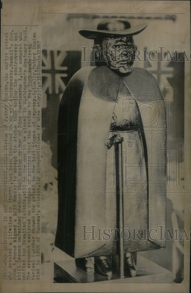 1967, STATUE FATHER DAMIEN MARTYR PRIEST - RRU48127 - Historic Images