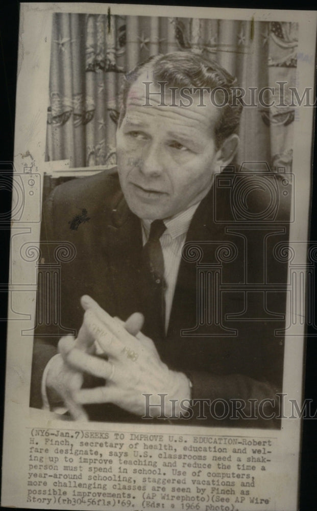 1989 ROBERT H. FINCH SECRETARY HEALTH - Historic Images