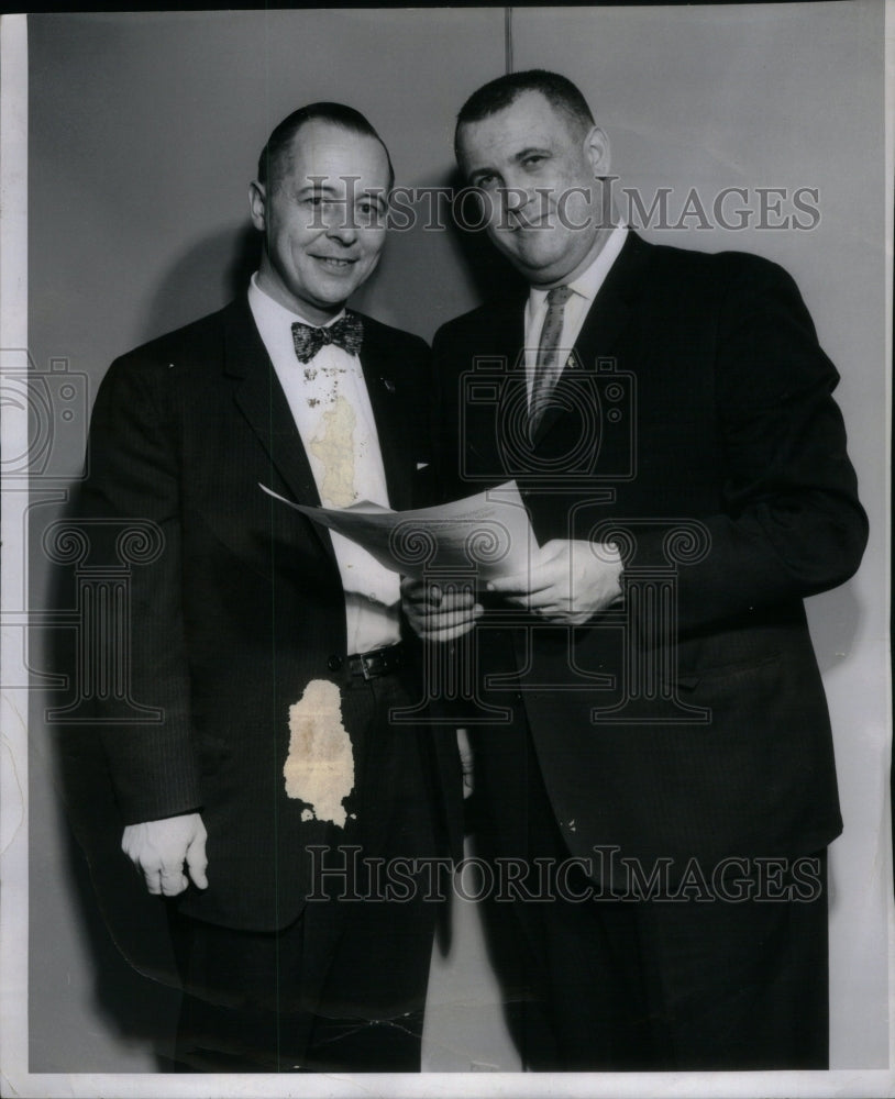 1963 Press Photo Ted Patterson Judge Finesilver Insuror - Historic Images