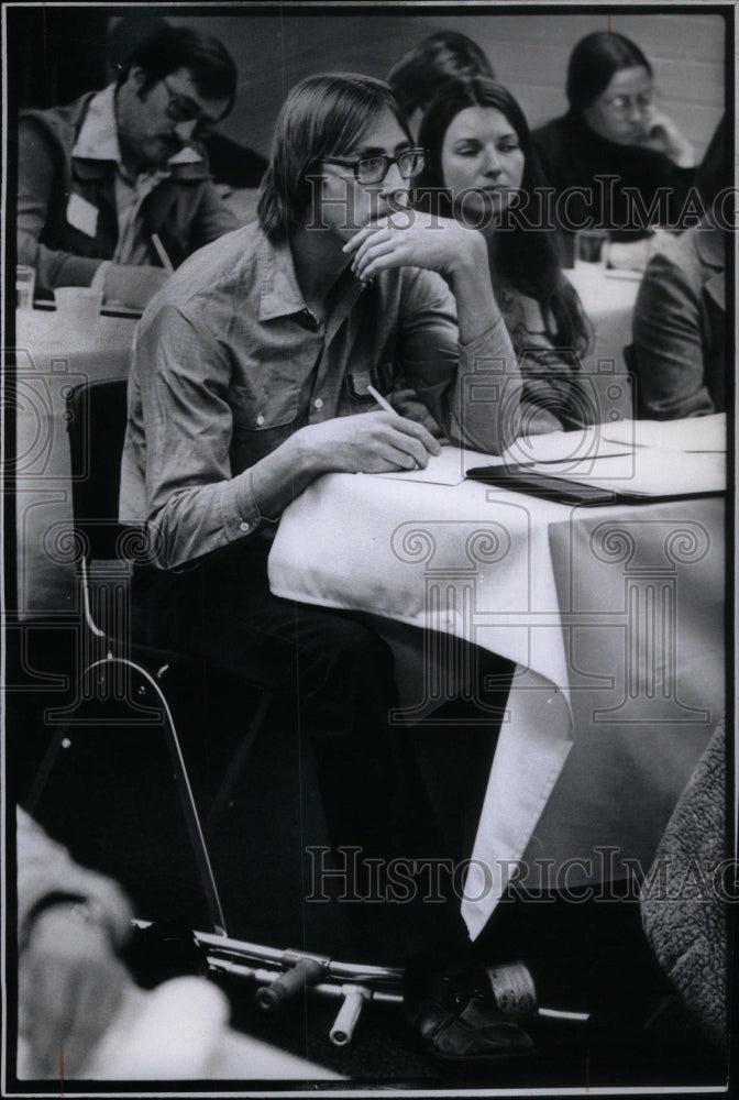 1977 Press Photo Child Expert Dr William Cruickshank - Historic Images