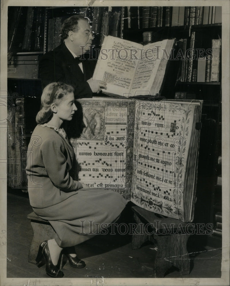 1946 Preston Bradley Choir Books - Historic Images