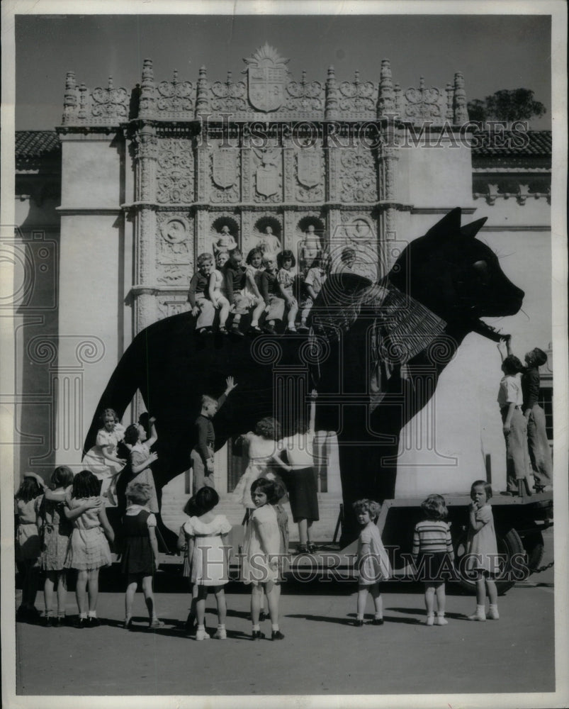 Press Photo Big Tom Irish Mascot President Roosevelt. - Historic Images