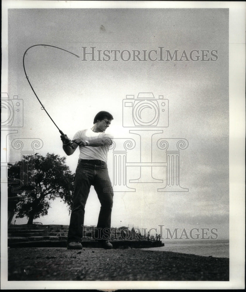 1978 Press Photo Fishing/Fishing Pole/Lake Michigan - Historic Images