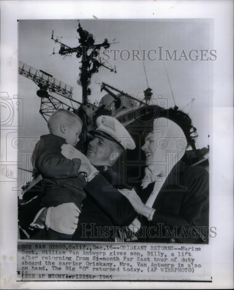 1965, Marine Lifts Son After Return Cali - RRU48923 - Historic Images