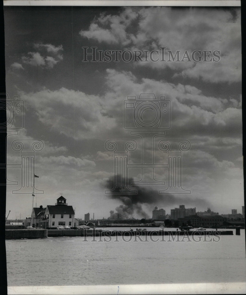 1965 Fire 311 Navy Pier 16th State Streets - Historic Images