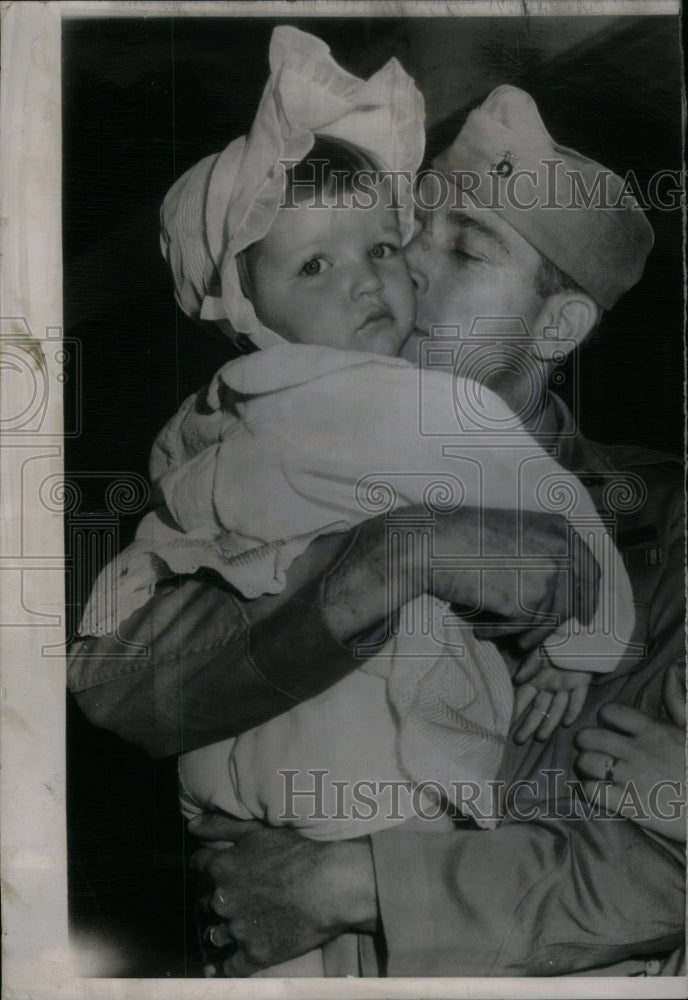 1950, Marine Joe hugs daughter goodbye - RRU48987 - Historic Images