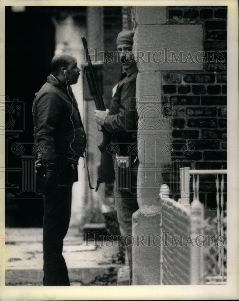 1984 Police Officers Armed Alert Chicago - Historic Images