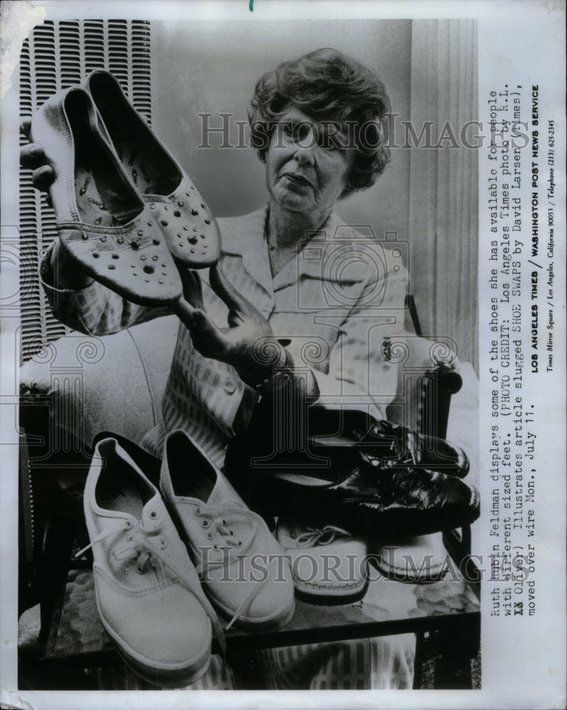 1977 Press Photo Ruth Rubin Feldman Shoes for Swapping - RRU49127 - Historic Images