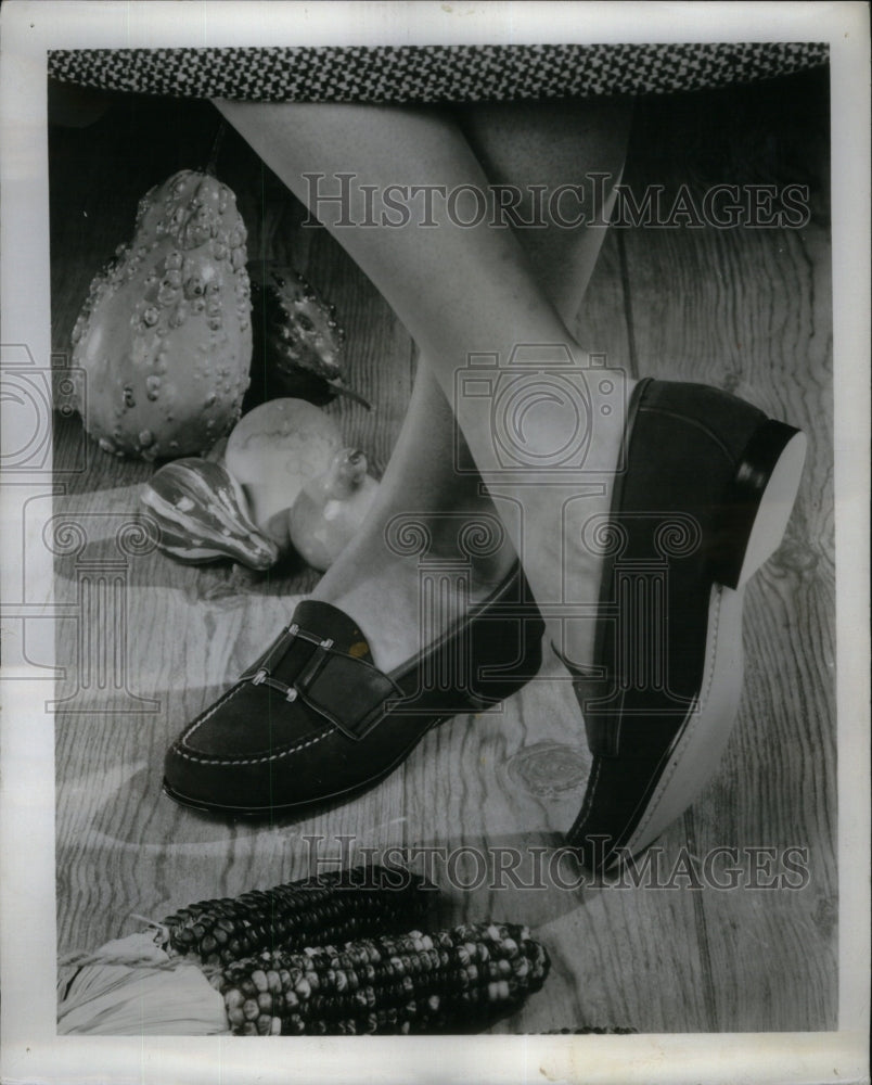 1955, Women&#39;s Fashion,classic moccasin - RRU49221 - Historic Images