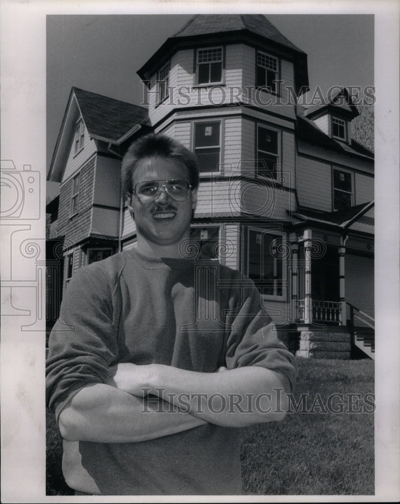 1991 Press Photo Steve Griswold works Victorian House - RRU49355 - Historic Images