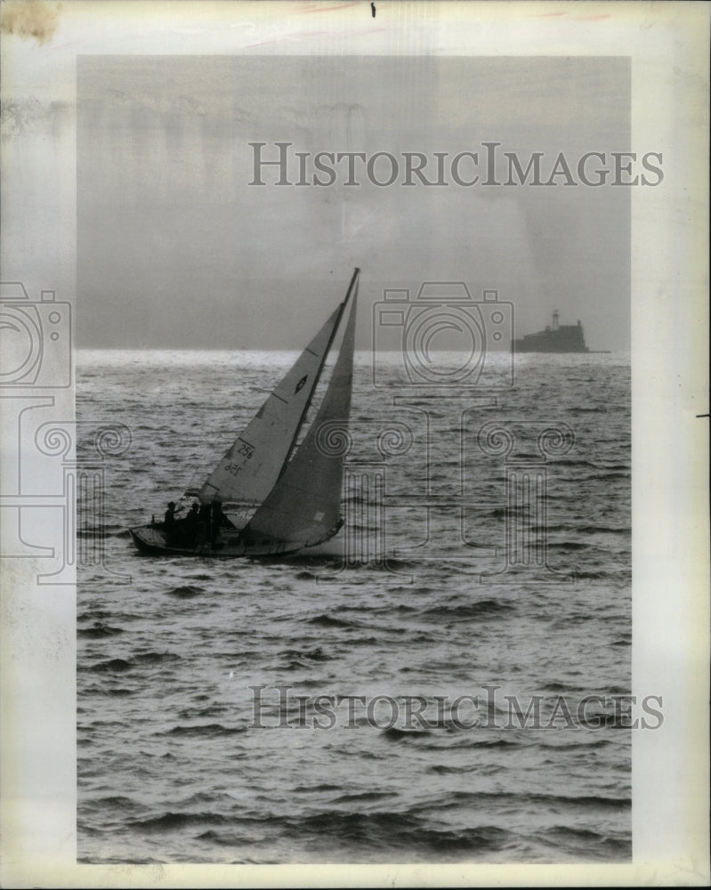 1984 Press Photo Sailboat Lake Michigan - Historic Images