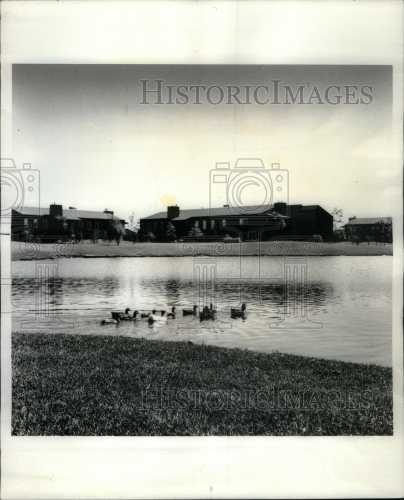 1974 Press Photo Condominiums Manmade Lakes - RRU49547 - Historic Images