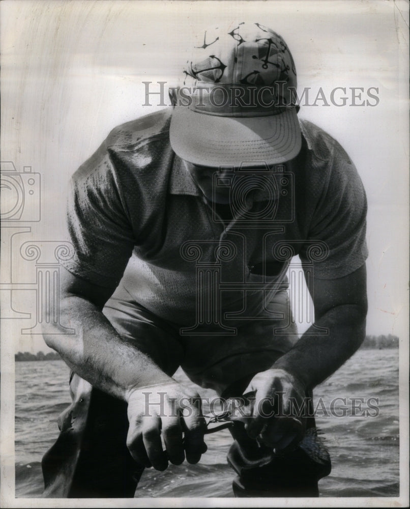 1962, Fisher Tagging Northern Pike Contest - RRU49843 - Historic Images