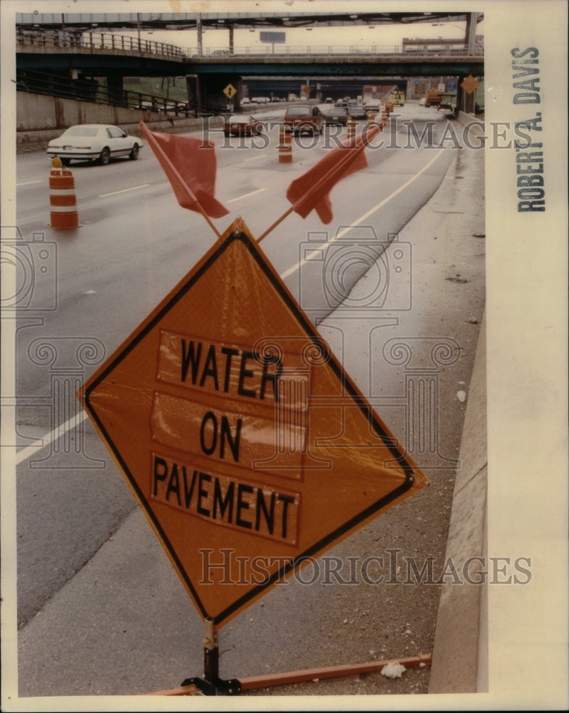 1992 Kennedy Expressway flooding sewer - Historic Images