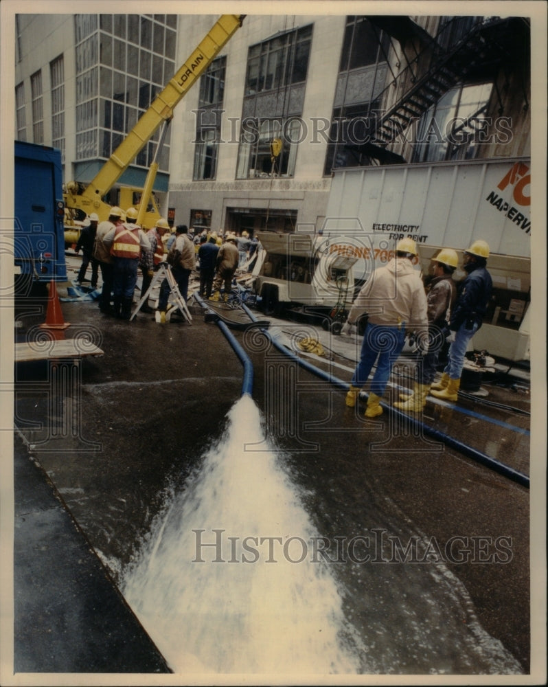 1992 Press Photo Board Trade Building Flood Water Pump - RRU49921 - Historic Images