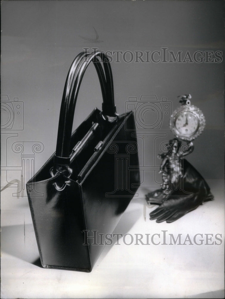 1961 Press Photo Black Leather Women&#39;s Handbag Purse - RRU50109 - Historic Images