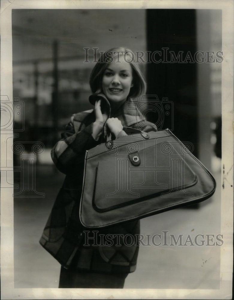 1961, Handbags - RRU50207 - Historic Images