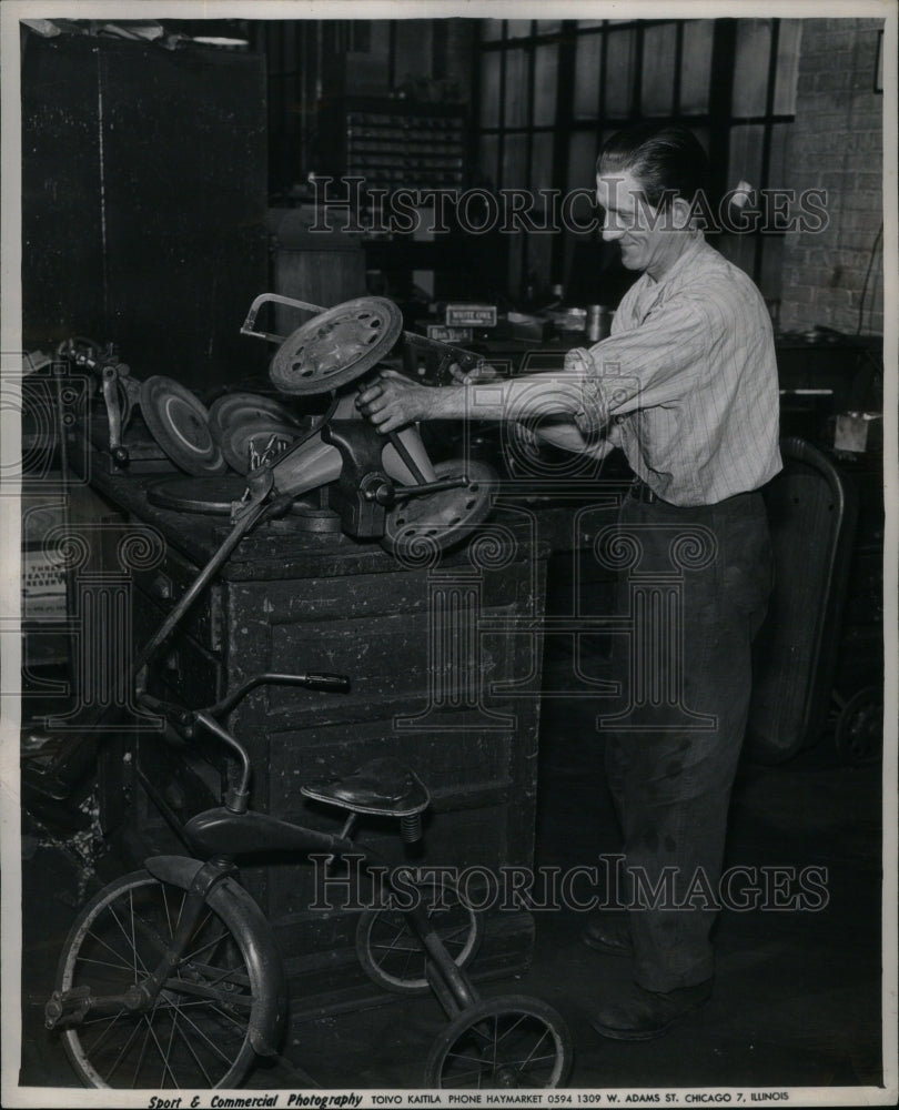 1948 Press Photo Goodwill Industries Volunteer - RRU50283 - Historic Images