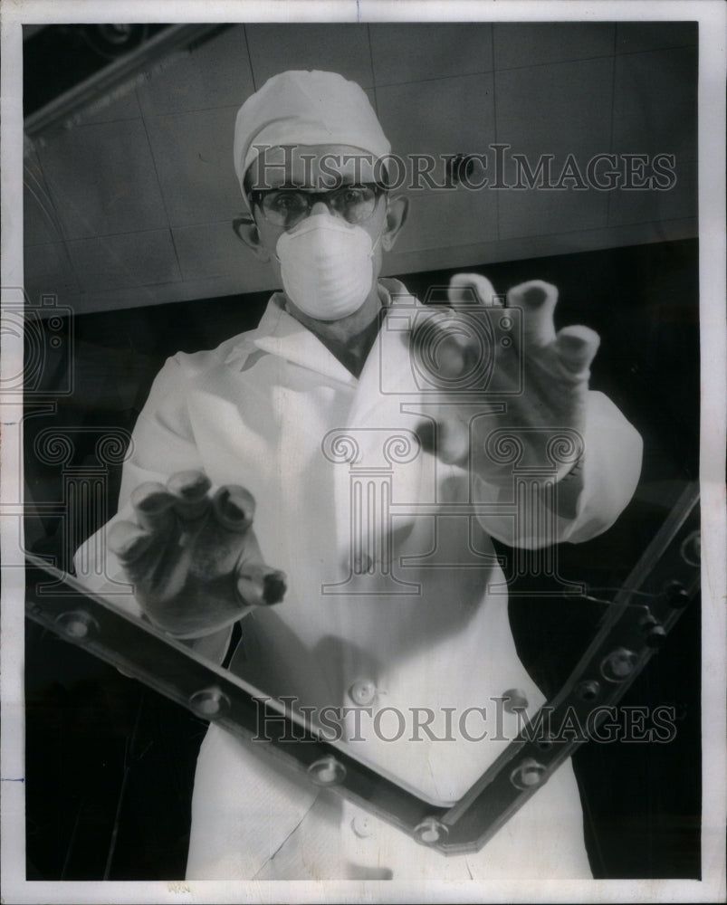 1968 Press Photo Goodyear Aerospace Airplane Windshield - RRU50327 - Historic Images