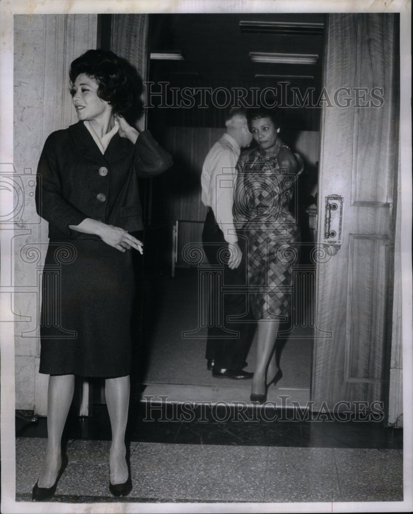 1962 Press Photo Protesters Leaving Mayor Office Vigil - Historic Images