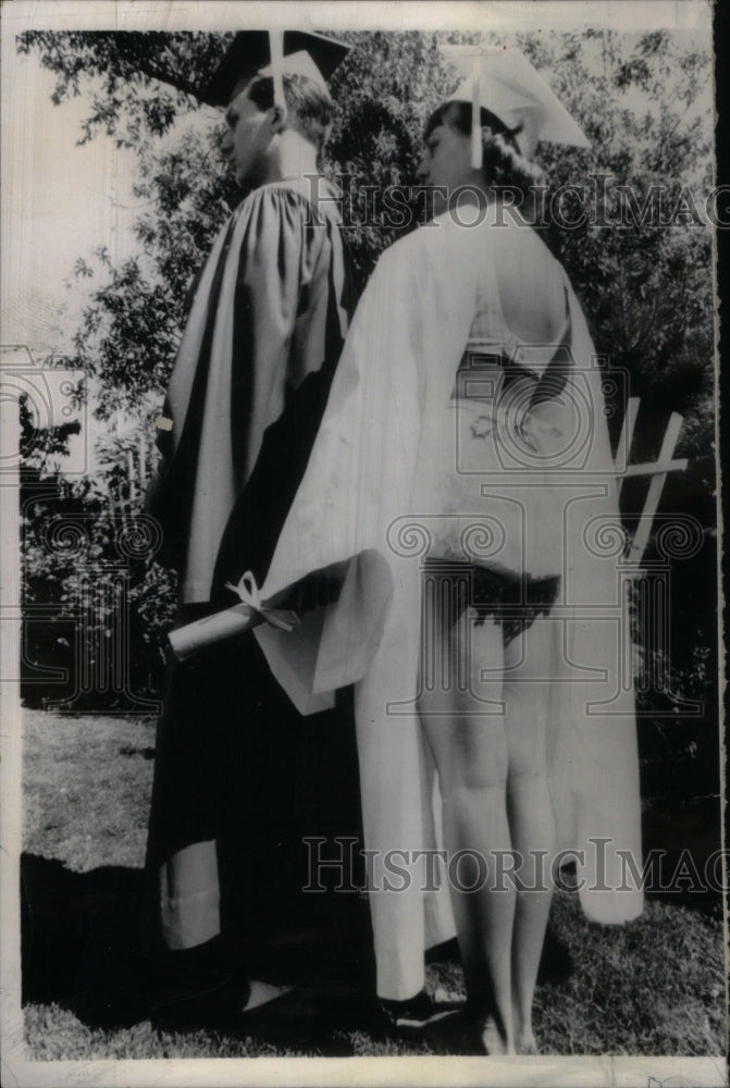 1963 Press Photo Valerie Baldwin Graduation - RRU50429 - Historic Images